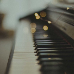  Piano Lessons With Gaya 1